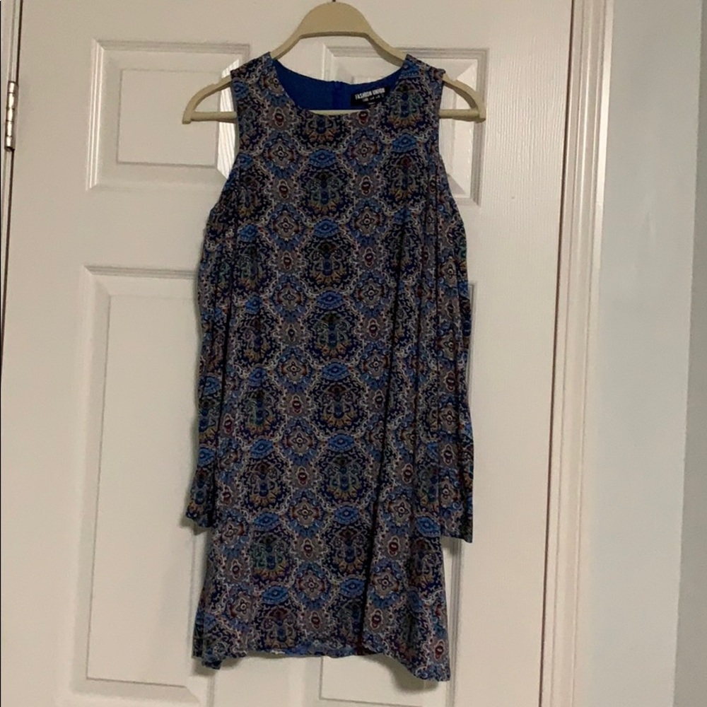 Cutout shoulder shift dress